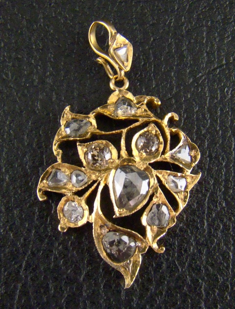 (image for) 18K RARE ANTIQUE "INTAN" GOLD PENDENT
